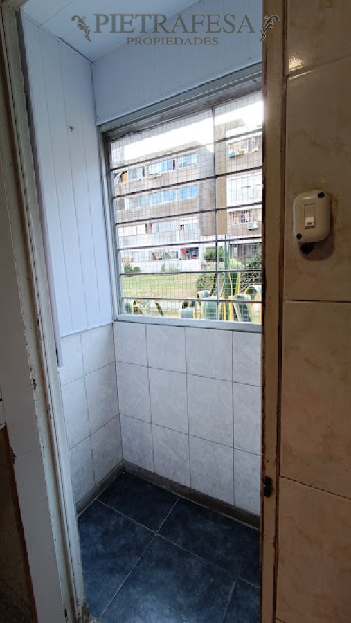 Apartamento ID.1485 - Apto venta con renta en planta baja 4 dormitorios 1 baño con estacionamiento- EE 71 - Malvin Norte 