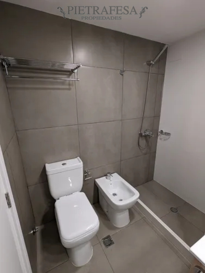 Apartamento ID.14340 - Apartamento en alquiler, monoambiente, 1 baño, patio. Cordón.