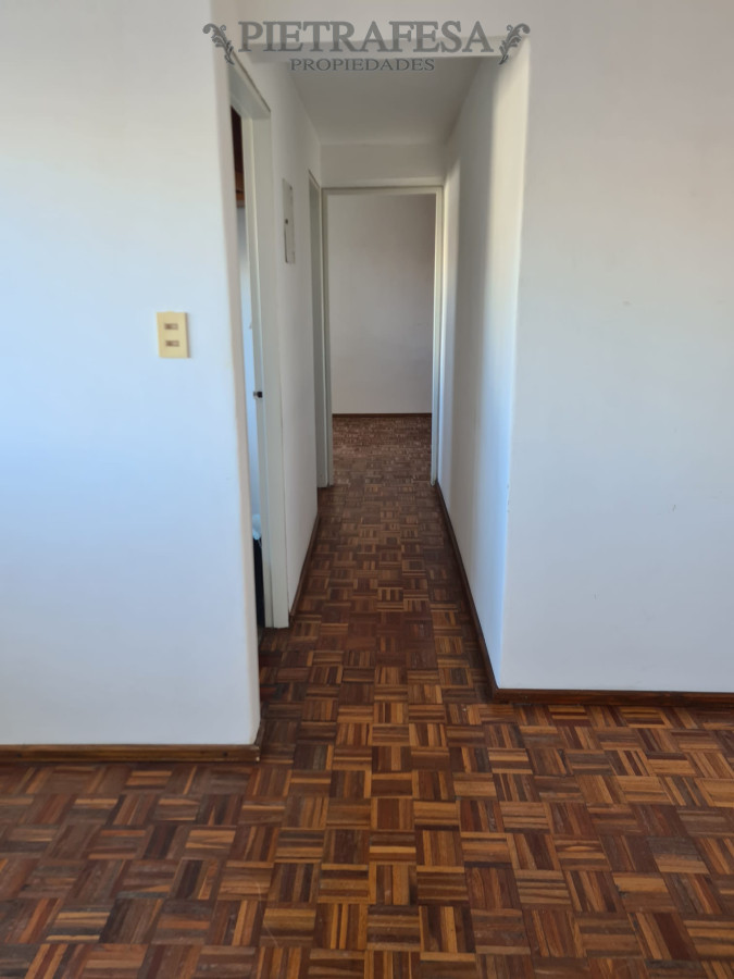 Apartamento ID.4221 - Apartamento en alquiler, 1 dormitorio, 1 baño, balcón, Galicia Centro.