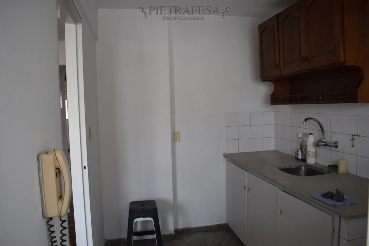 Apartamento ID.15431 - Apartamento en venta, 2 dormitorios, 1 baño, terraza lavadero. Centro.