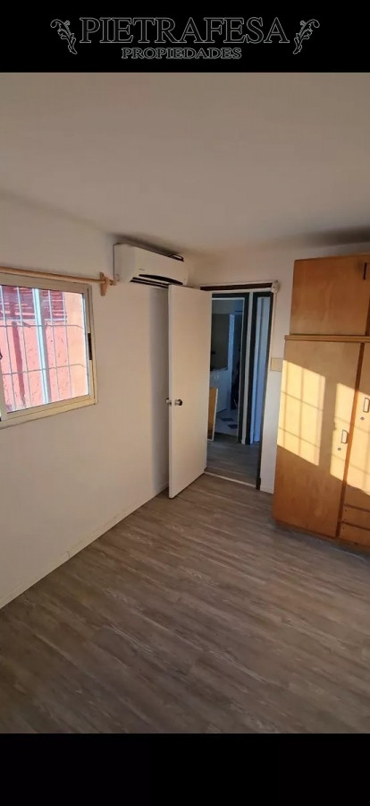 Apartamento ID.7367 - Apartamento en alquiler, Penthouse, 2 dormitorios, 1 baño, terraza con parrillero. Ciudad Vieja.