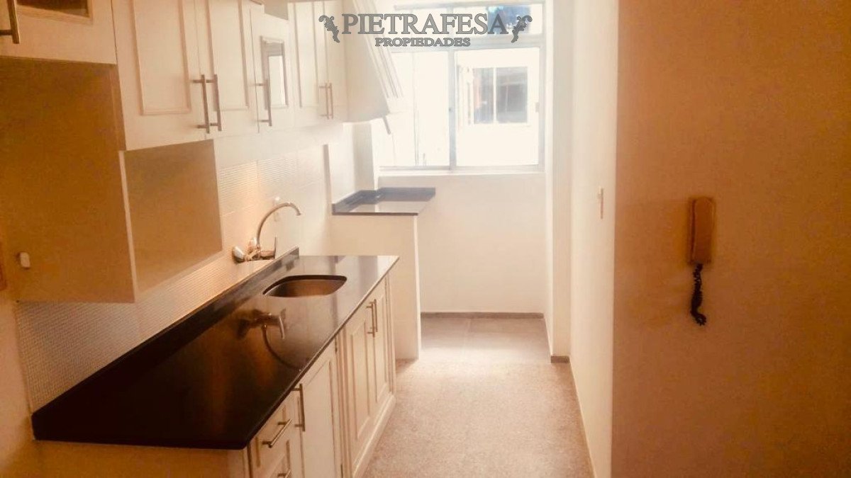 Apartamento ID.6148 - Apartamento en venta con renta, 3 dormitorios, 1 baño, garaje, Pocitos.