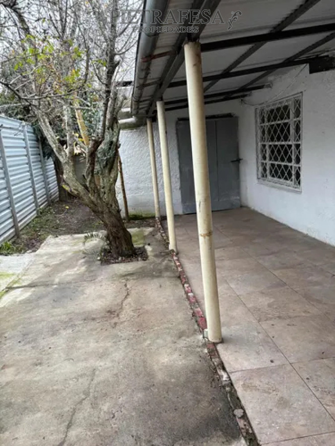 Apartamento ID.13912 - Apartamento en alquiler, 1 dormitorio, 1 baño, patio. Colon.