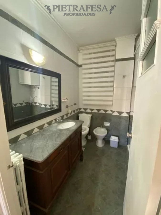 Apartamento ID.9297 - Apartamento en alquiler, 3dorm, 2 baños. Ciudad Vieja.