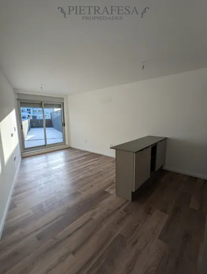 Apartamento ID.14340 - Apartamento en alquiler, monoambiente, 1 baño, patio. Cordón.