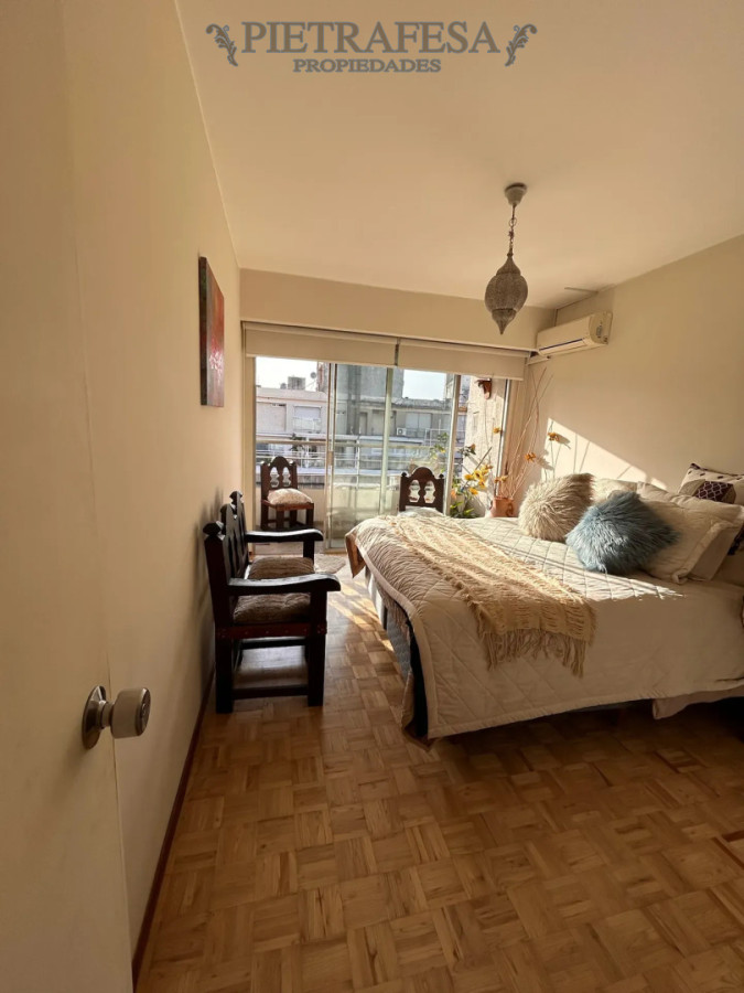 Apartamento ID.15238 - Apartamento en venta, 2 dormitorios, baño, servicio completo, balcón, garaje. Pocitos.