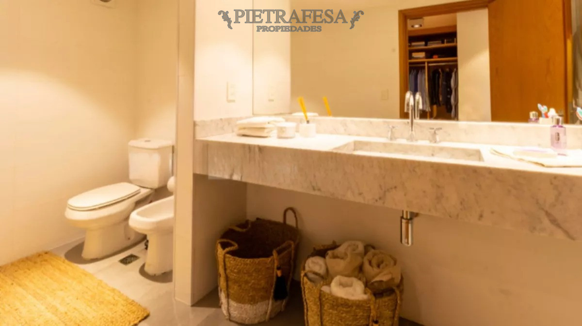 Apartamento ID.12542 - Apto en venta con renta, 3 dormitorios, terraza, garaje-Pocitos 