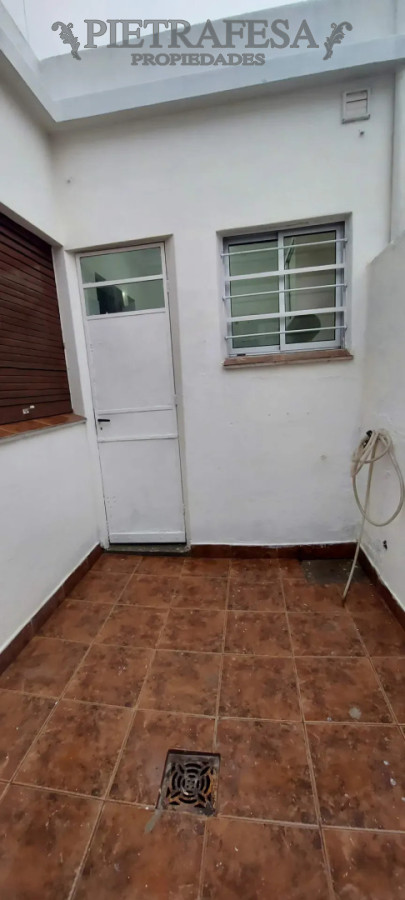 Apartamento ID.16082 - Apartamento en alquiler, 1 dormitorio, 1 baño, patio. Capurro. Sin gastos comunes.