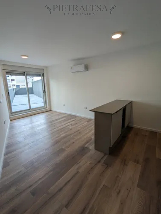 Apartamento ID.14340 - Apartamento en alquiler, monoambiente, 1 baño, patio. Cordón.