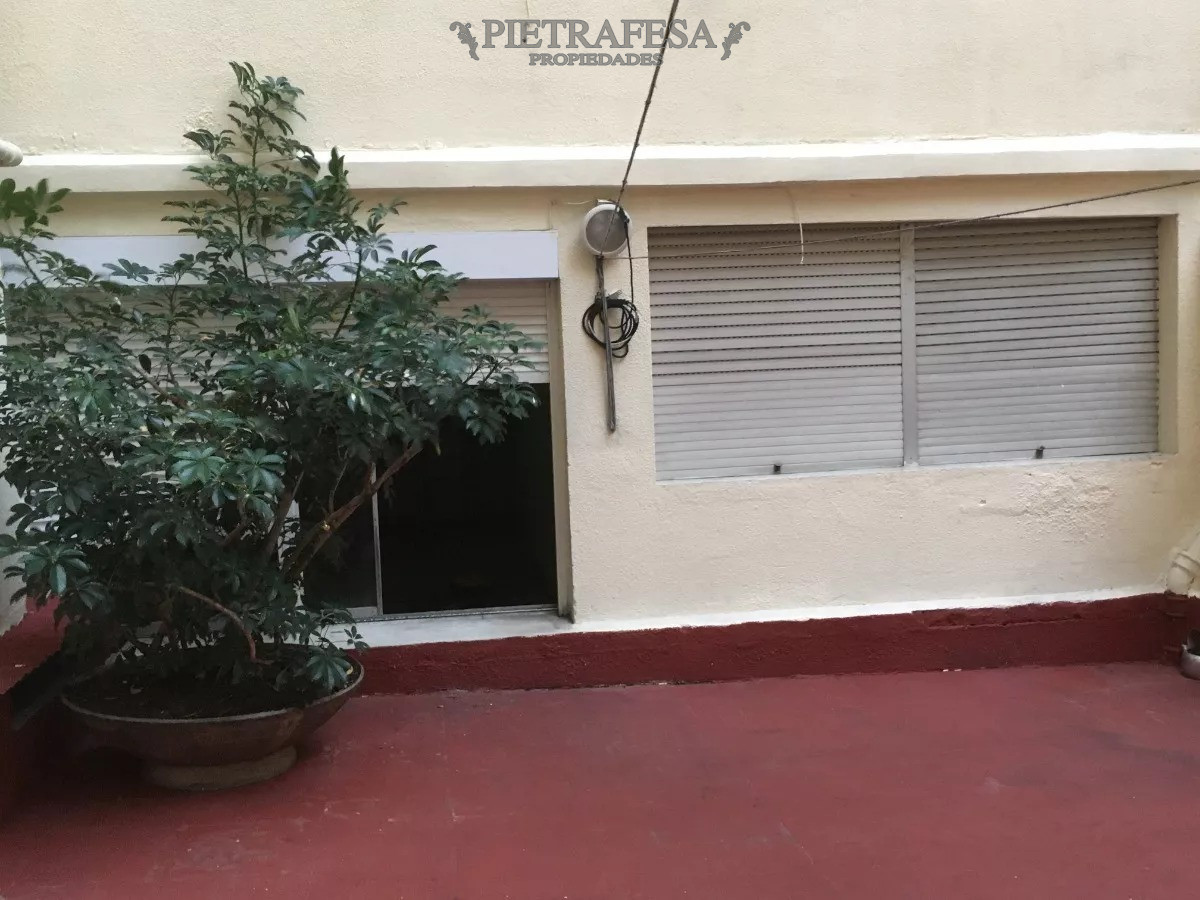 Apartamento ID.11415 - Apto en venta con renta, 1 dormitorio, 1 baño, patio-Cordón.