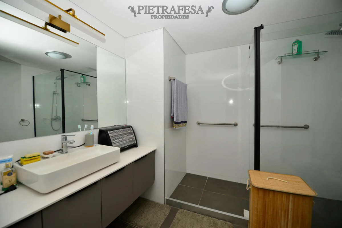 Apartamento ID.15101 - Apartamento en venta, 3 dormitorios, 2 baños, terraza, garaje. Amueblado. Buceo.