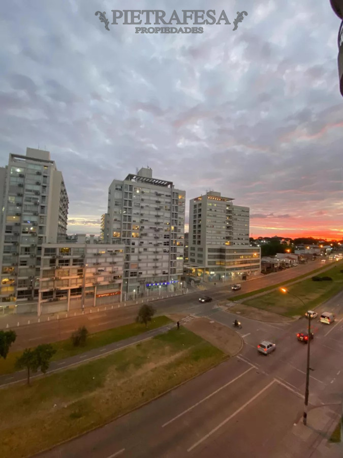 Apartamento ID.10782 - Apto en venta 2 dormitorios, 1 baño y balcón-Malvin 