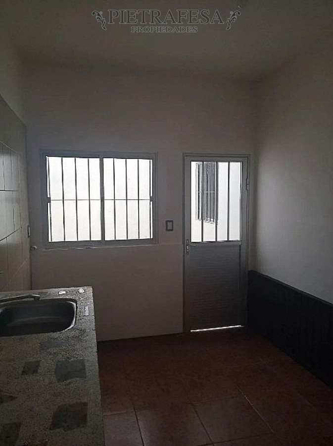 Apartamento ID.552 - Apartamento en venta con renta 2 dormitorios , 1 baño, patio - Cno. Corrales - Villa Española 