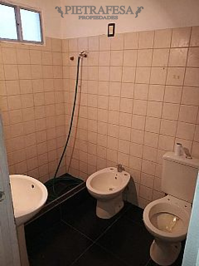 Apartamento ID.552 - Apartamento en venta con renta 2 dormitorios , 1 baño, patio - Cno. Corrales - Villa Española 