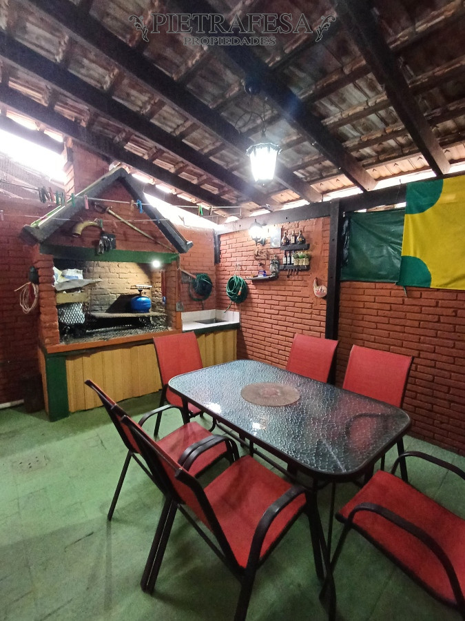 Apartamento ID.6036 - Apartamento tipo dúplex en venta 3 dormitorios, 1 baño y patio con parrillero-Alberto Zum Felde-Malvin Norte 
