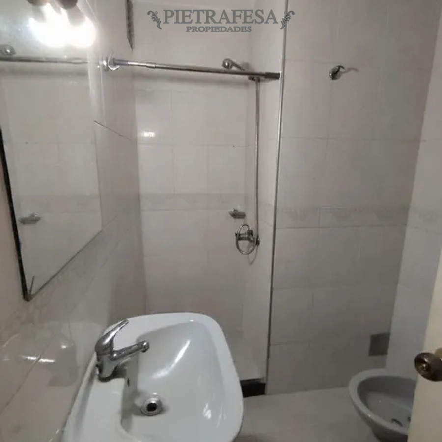 Apartamento ID.14487 - Apartamento en alquiler, monoambiente, 1 baño, balcón. Pocitos.