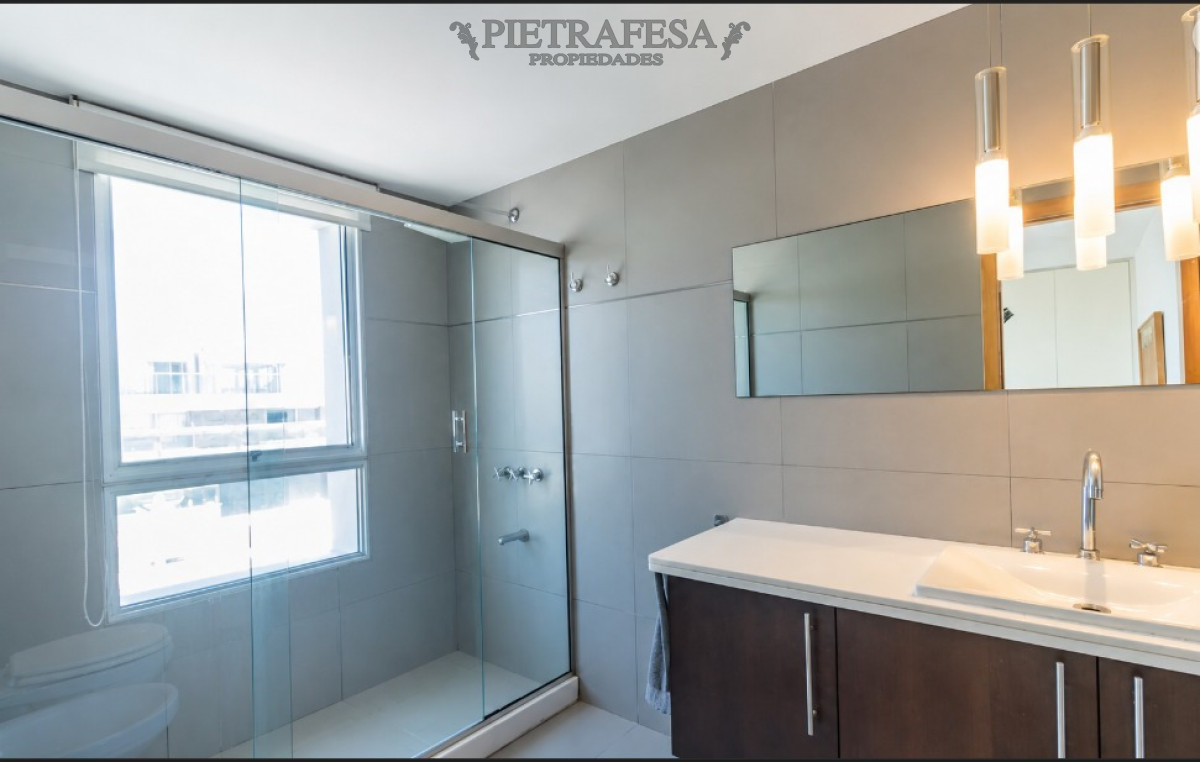 Apartamento ID.15436 - Apartamento penthouse en venta, 2 dormitorios, 2 baños, amplia terraza, garaje. Malvin.