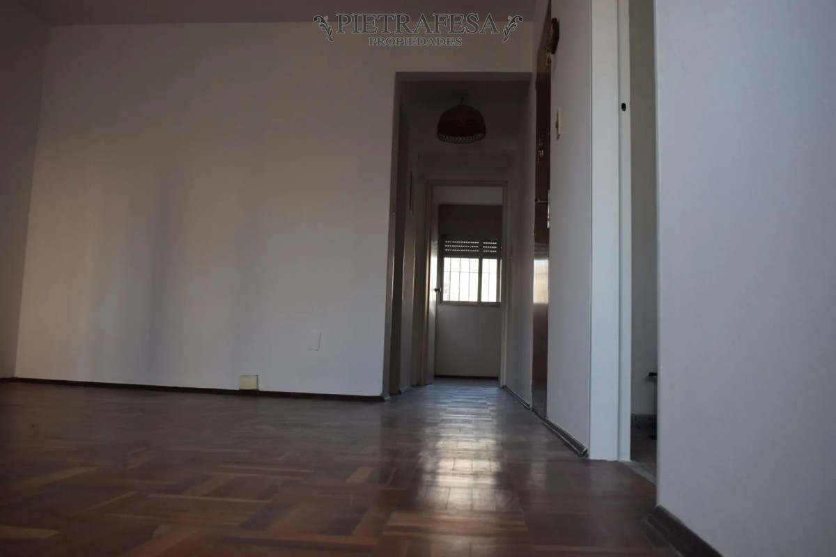 Apartamento ID.15431 - Apartamento en venta, 2 dormitorios, 1 baño, terraza lavadero. Centro.