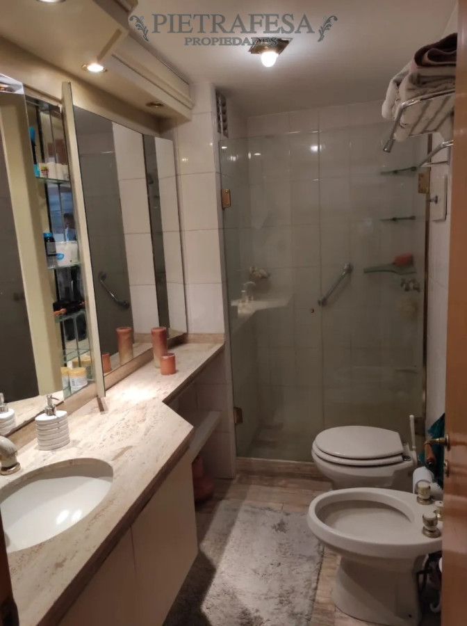 Apartamento ID.5609 - Apartamento amueblado 3 dormitorios, 4 baños, terraza y garaje- Echevarriarza- Pocitos