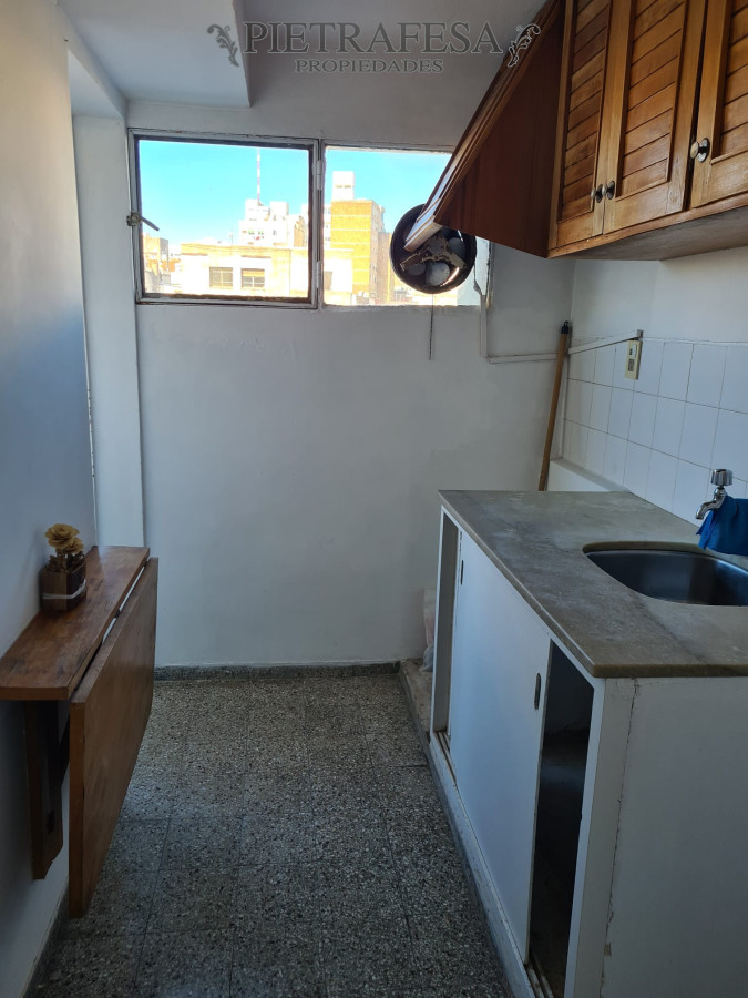 Apartamento ID.4221 - Apartamento en alquiler, 1 dormitorio, 1 baño, balcón, Galicia Centro.