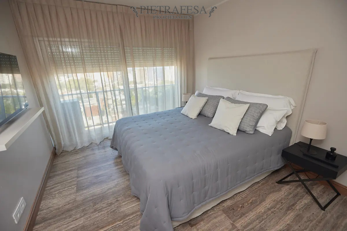 Apartamento ID.14274 - Apartamento en alquiler, 3 dormitorios, 3 baños, terraza, garaje, jacuzzi. Punta Carretas.