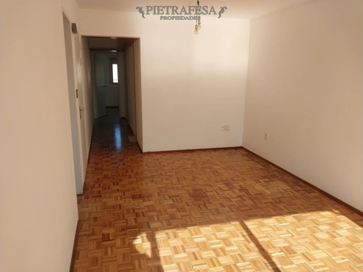 Apartamento ID.15740 - Apartamento en alquiler, 2 dormitorios, 2 baños, cochera. Pocitos.