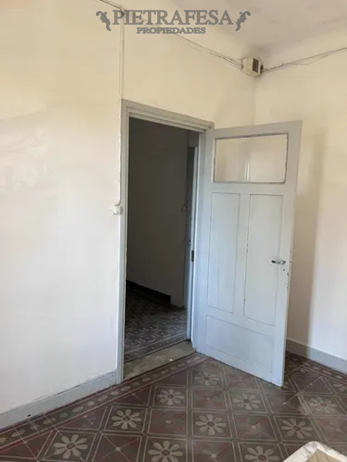 Apartamento ID.14182 - Apartamento en alquiler, 1 dormitorio, 1 baño, balcón, patio. Colon. 