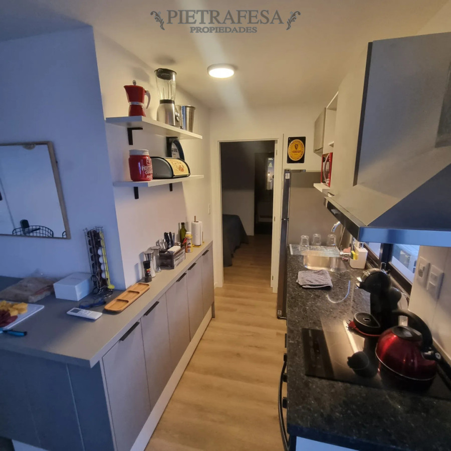 Apartamento ID.15379 - Penthouse en venta, 1 dormitorio, 1 baño, terraza con parrillero. Amueblado. Cordón.