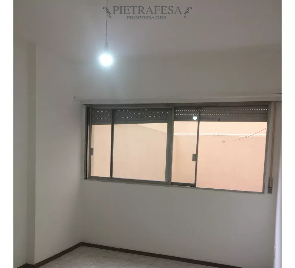 Apartamento ID.11415 - Apto en venta con renta, 1 dormitorio, 1 baño, patio-Cordón.