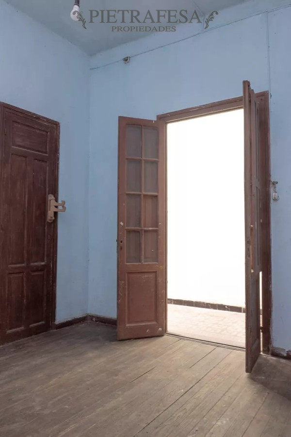 Apartamento ID.8011 - Apartamento a reciclar en venta, 3 dormitorios, 1 baño y azotea-Vilardebó-Reducto