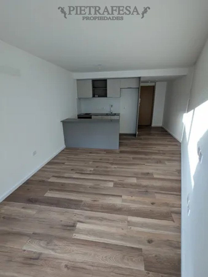 Apartamento ID.14340 - Apartamento en alquiler, monoambiente, 1 baño, patio. Cordón.