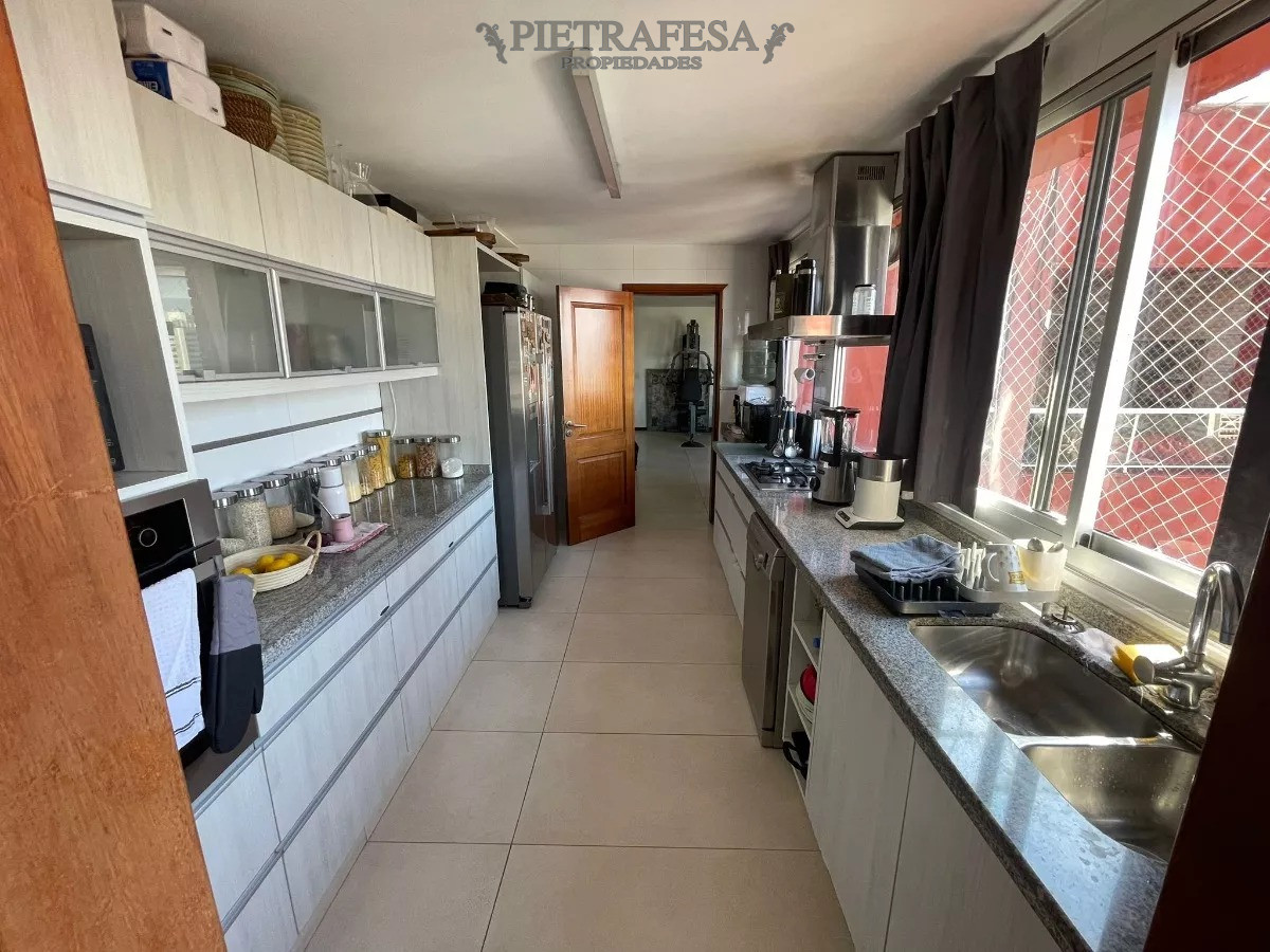 Apartamento ID.11055 - Penthouse en venta 3 dormitorios, 5 baños, terraza, gje-Pocitos 