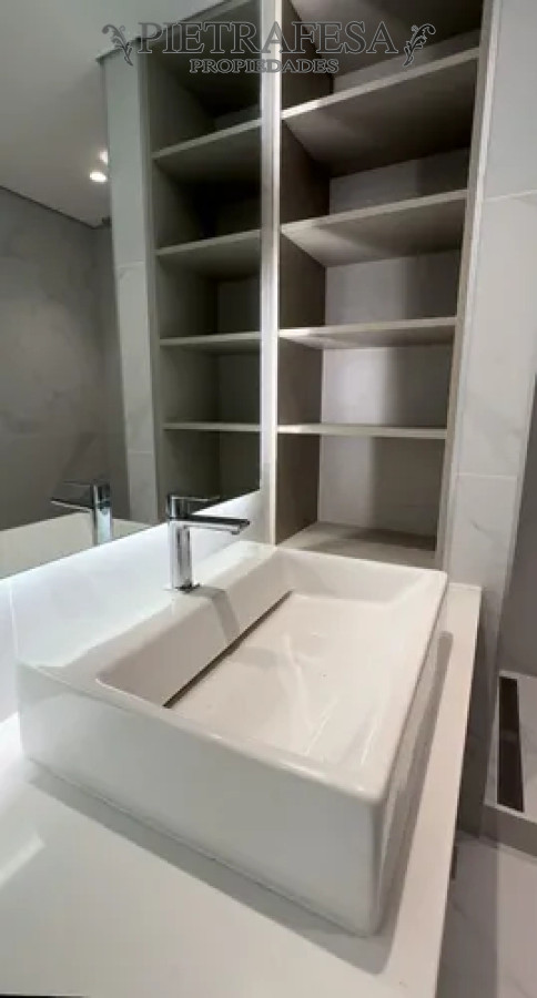 Apartamento ID.13272 - Apartamento en alquiler, 2dormitorios, 2baños, terraza, garaje. Punta Carretas.