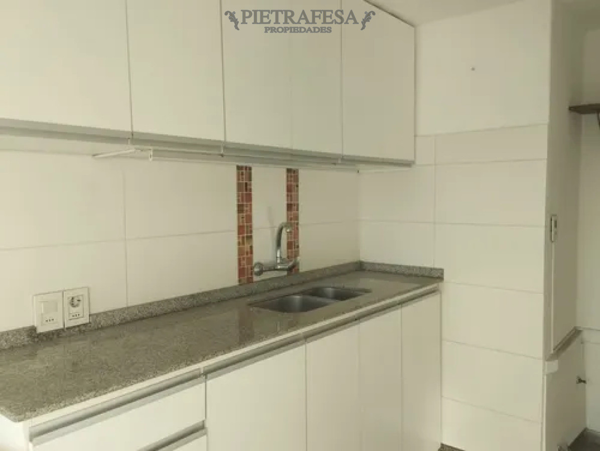 Apartamento ID.13919 - Apartamento en alquiler, 2 dormitorios, 1 baño, terraza lavadero. Parque Posadas.