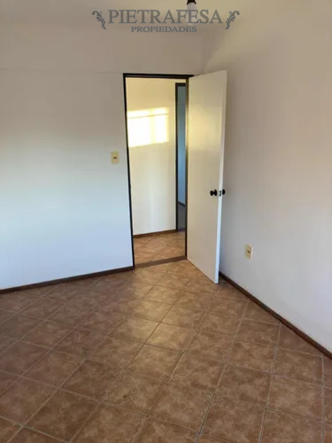 Apartamento ID.14453 - Apartamento en venta, 3 dormitorios, 1 baño, terraza lavadero, cochera. Malvin Norte.