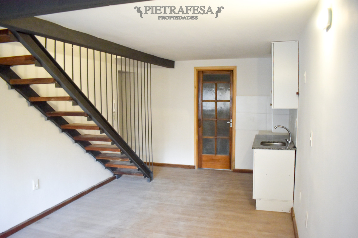 Apartamento ID.13721 - Dúplex en venta, 2 dorm, 1 baño, garaje-Tres Cruces