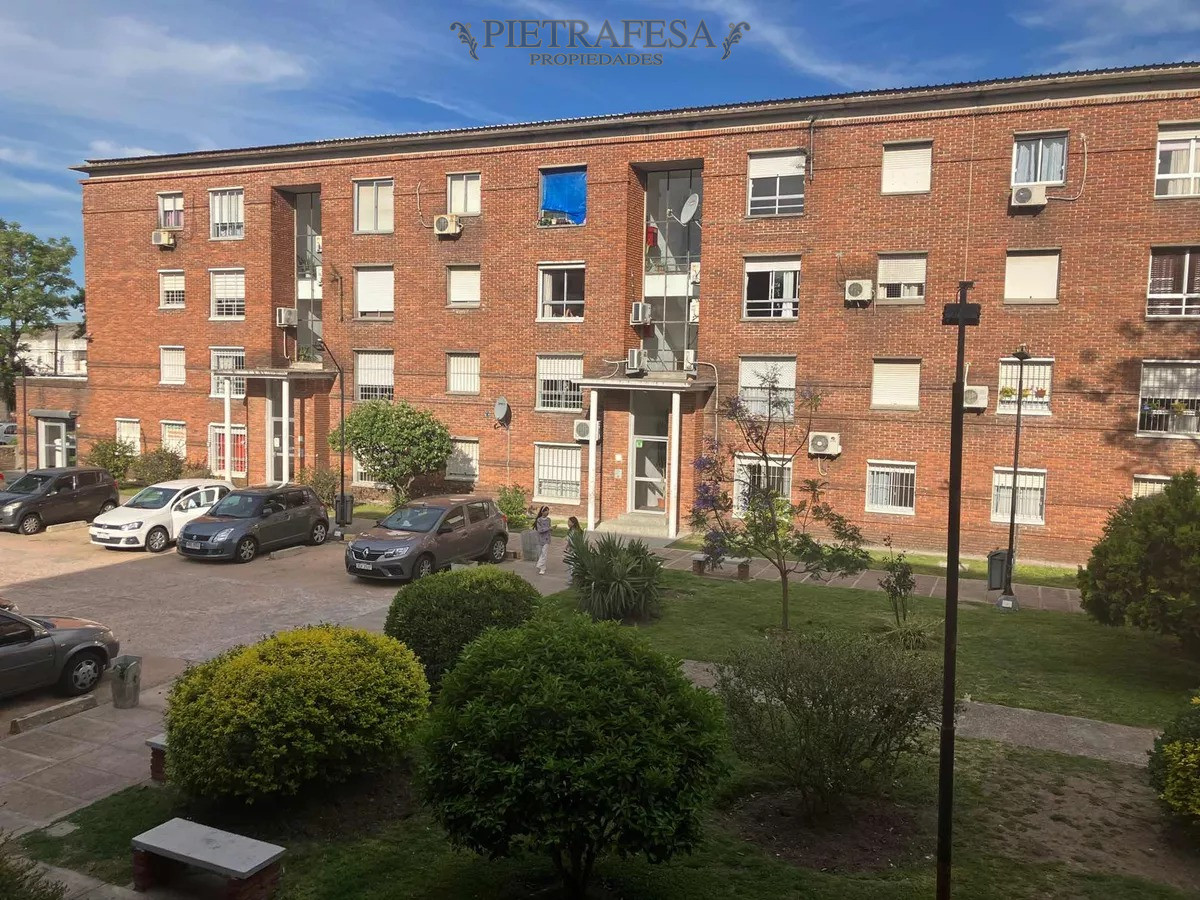 Apartamento ID.8050 - Apartamento en venta 3 dormitorios, 1 baño- Jaime Roldos y Pons-Pérez Castellanos