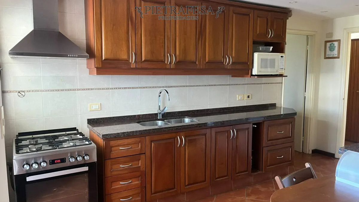 Apartamento ID.16667 - Venta de apartamento, 3 dormitorios , 2 baños , terraza , garaje . Parque Rodó