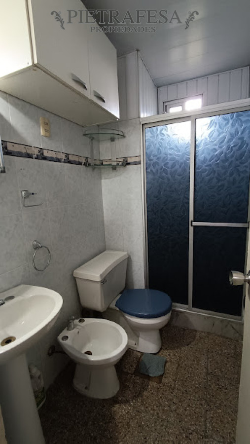 Apartamento ID.1485 - Apto venta con renta en planta baja 4 dormitorios 1 baño con estacionamiento- EE 71 - Malvin Norte 