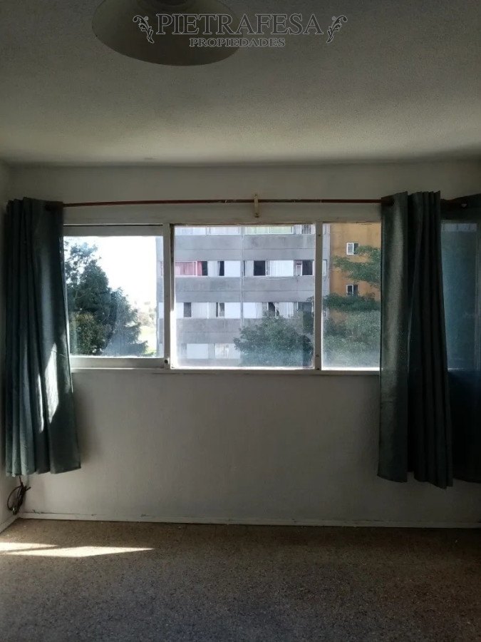 Apartamento ID.1966 - Apartamento en venta con renta Euskal Erria 70, 2 dormitorios 1 baño-Malvin Norte