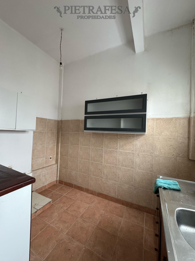 Apartamento ID.12813 - Apartamento en alquiler, 2dormitorios, 1baño, patio. Pocitos.