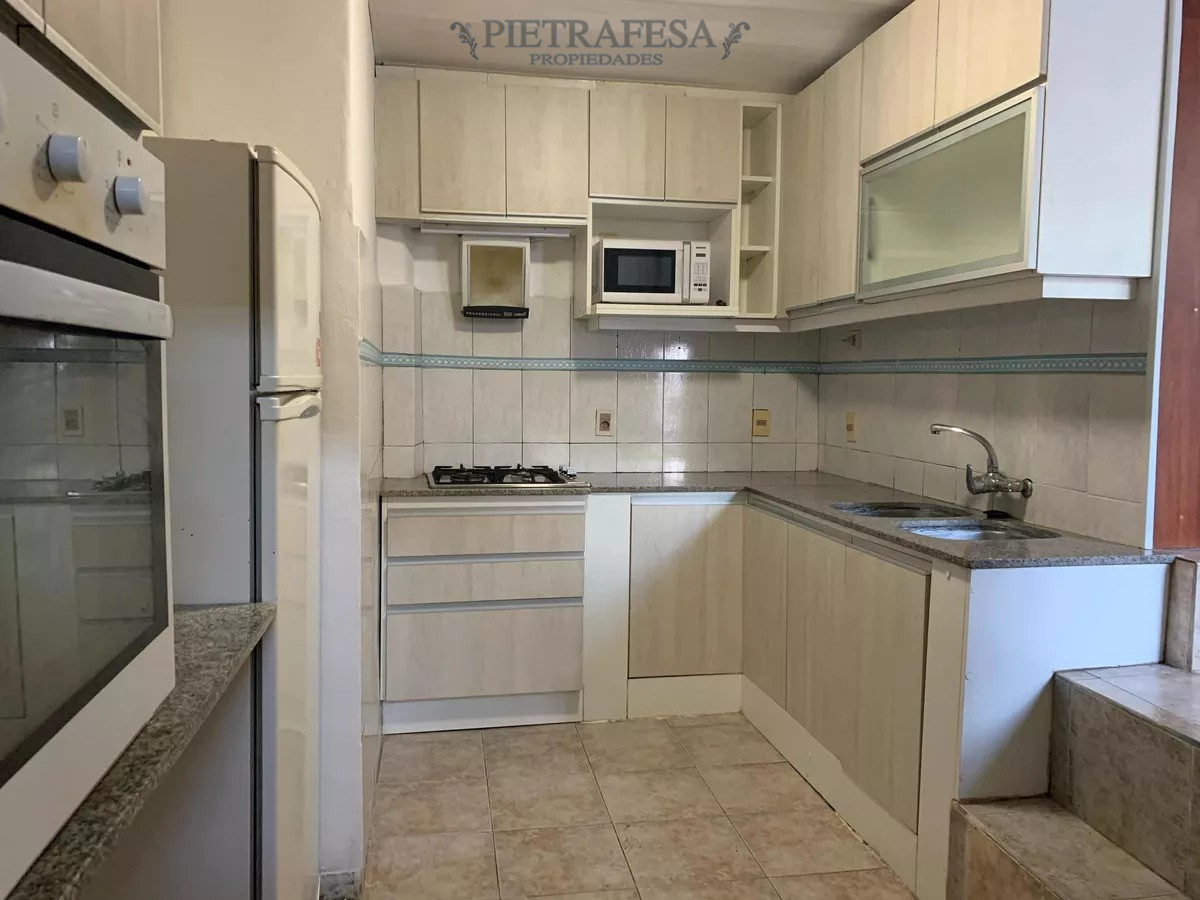 Apartamento ID.12268 - Apto en venta con renta 3 dormitorios y patio- La Comercial