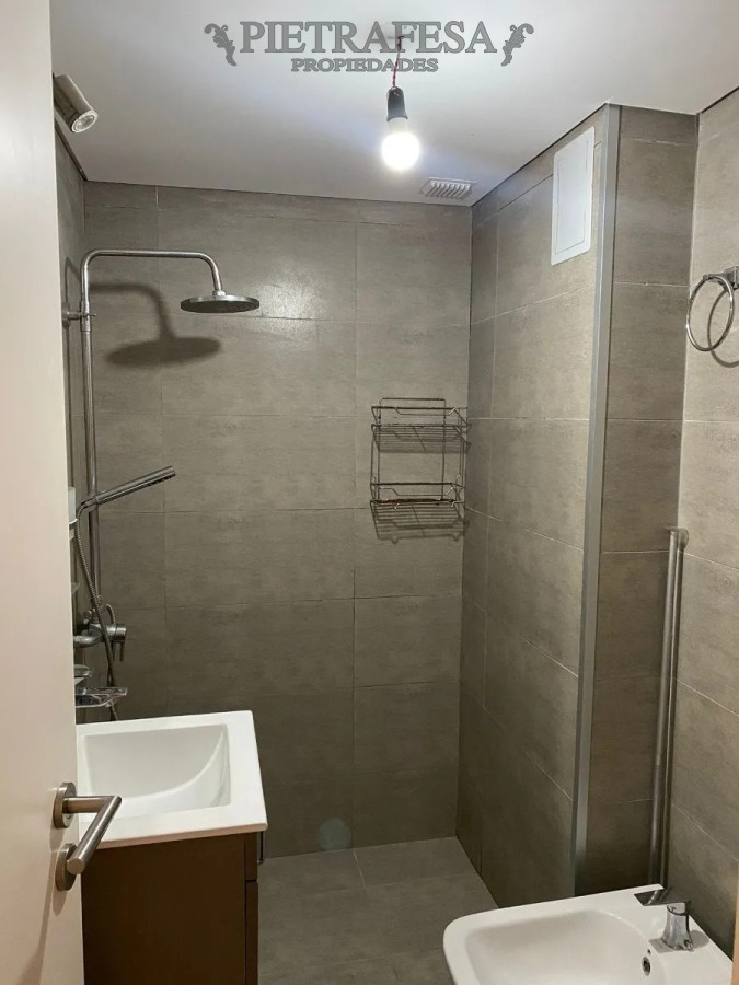 Apartamento ID.3623 - Apartamento en Venta con Renta, 2 dormitorios, 1 baño, terraza, Defensa, Cordón.