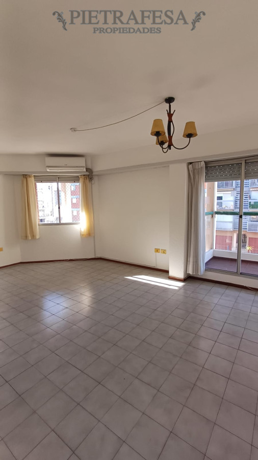 Apartamento ID.13586 - Apartamento en alquiler, 2dormitorios, 1baño, balcón, cochera. Buceo.