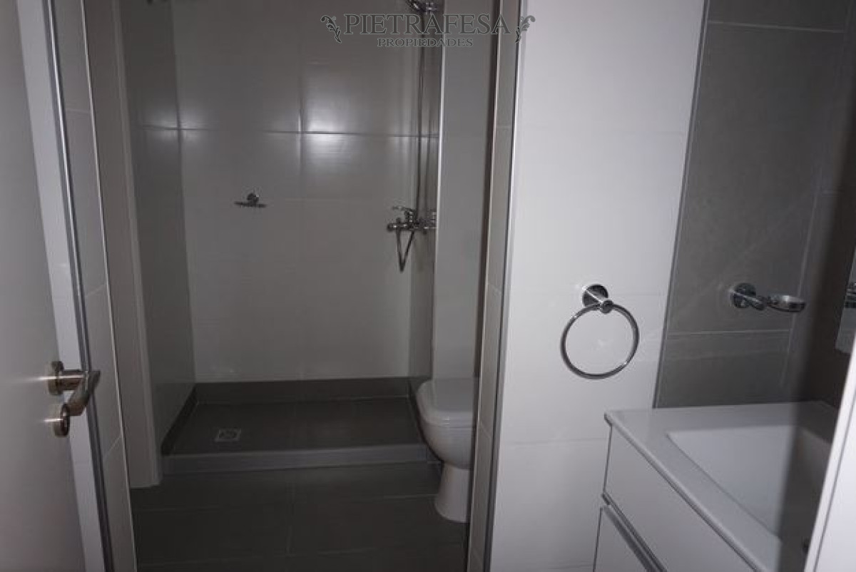 Apartamento ID.14213 - Apartamento en Edificio Tango - 2 dormitorios - 1 baño y Balcon con vista al mar