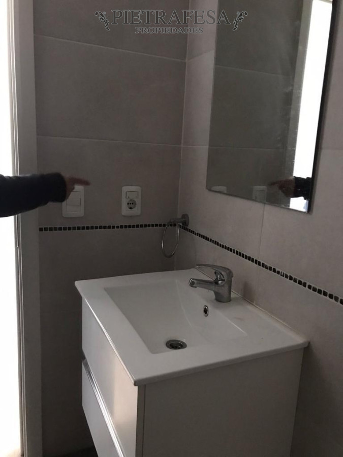 Apartamento ID.4848 - Apartamento en venta con renta 2 dormitorios, 1 baño, balcón y garaje - Canelones, Cordón.