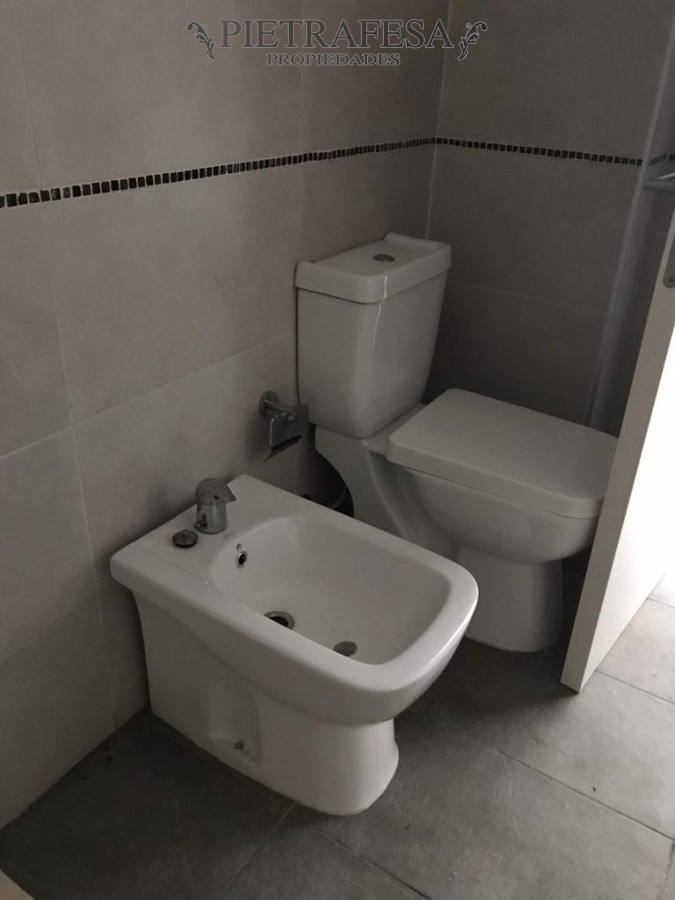 Apartamento ID.4848 - Apartamento en venta con renta 2 dormitorios, 1 baño, balcón y garaje - Canelones, Cordón.