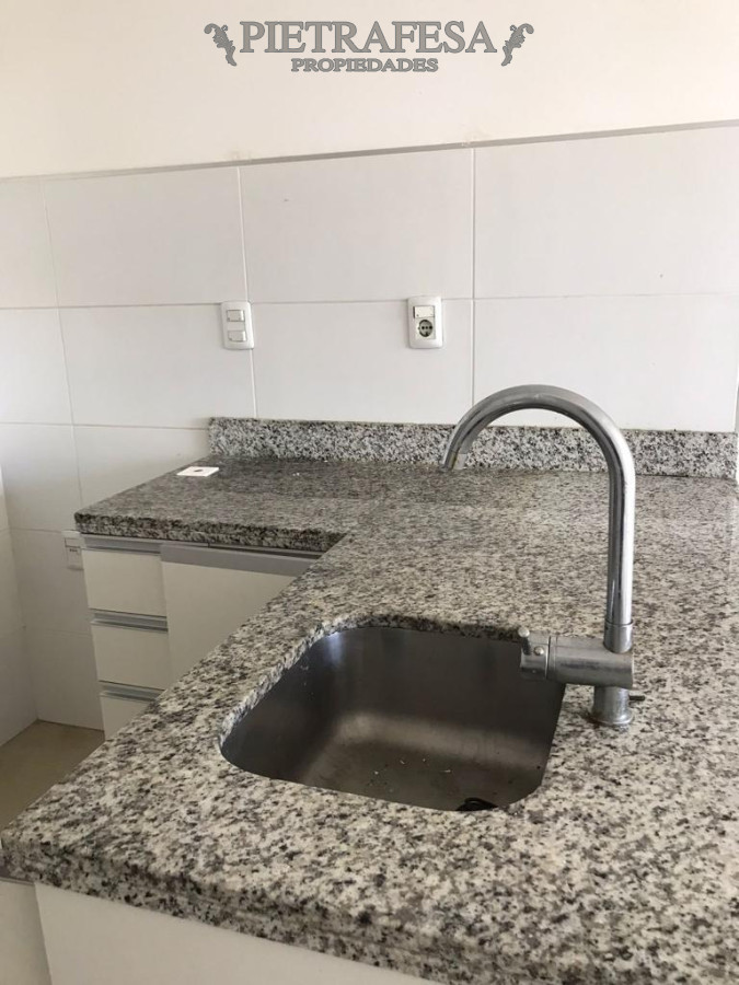 Apartamento ID.4848 - Apartamento en venta con renta 2 dormitorios, 1 baño, balcón y garaje - Canelones, Cordón.