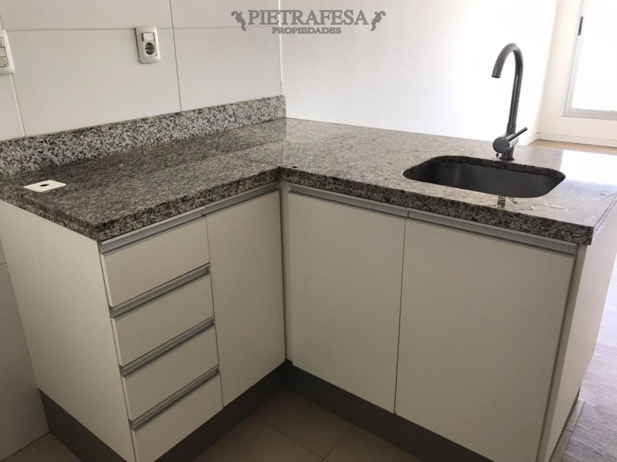 Apartamento ID.4848 - Apartamento en venta con renta 2 dormitorios, 1 baño, balcón y garaje - Canelones, Cordón.