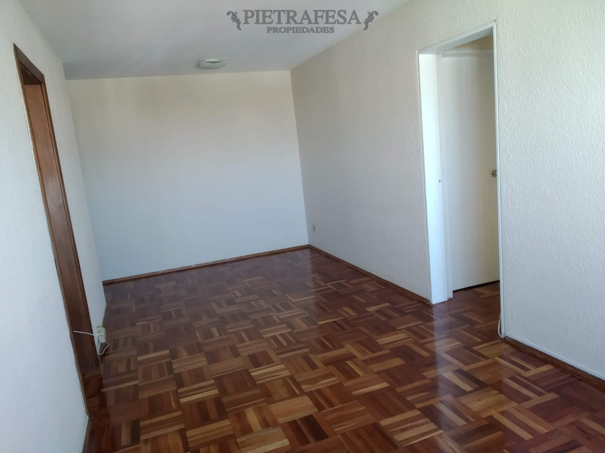 Apartamento ID.8847 - Apartamento en venta, 3 dormitorios, 1 baño. García de Zuñiga, Punta Carretas.